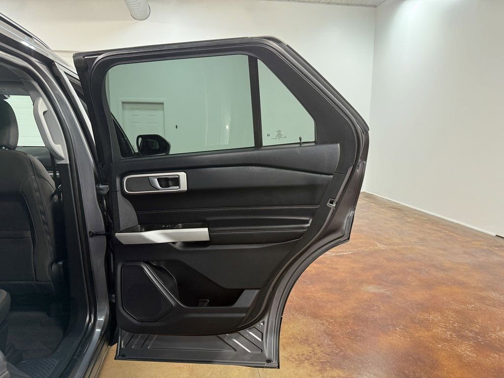 Used 2022 Ford Explorer XLT image 64