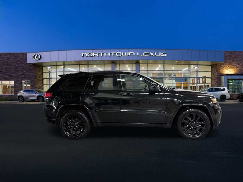 Used 2020 Jeep Grand Cherokee Altitude image 24