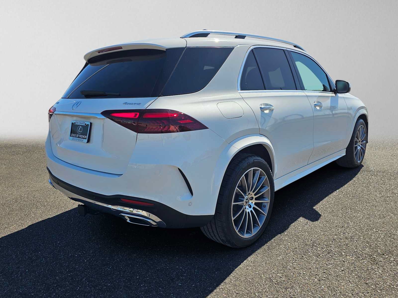 Used 2024 Mercedes-Benz GLE 350 4MATIC image 3
