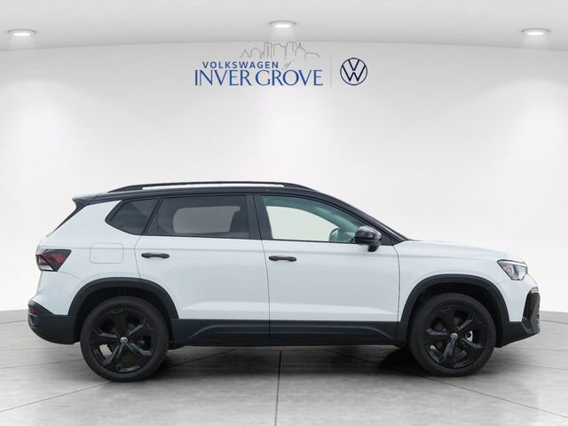 Used 2025 Volkswagen Taos SE AWD/4WD image 8