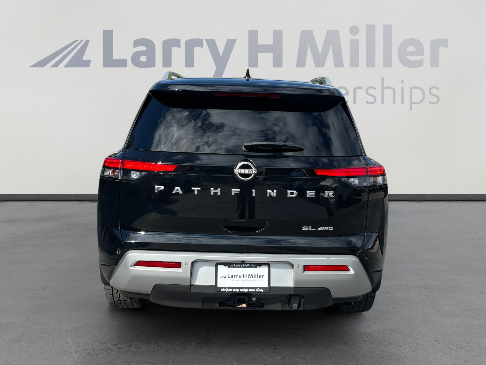 Used 2023 Nissan Pathfinder SL w/ SL Premium Package AWD/4WD image 4