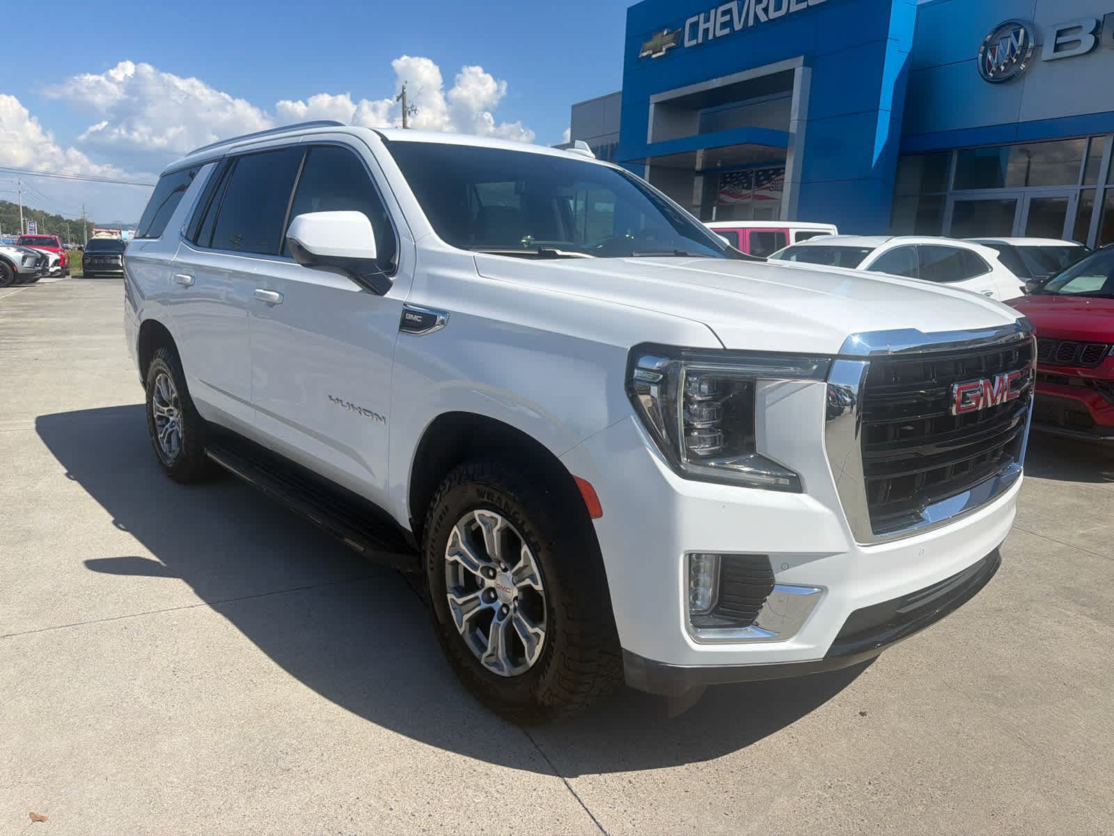 Used 2022 GMC Yukon SLE AWD/4WD image 4