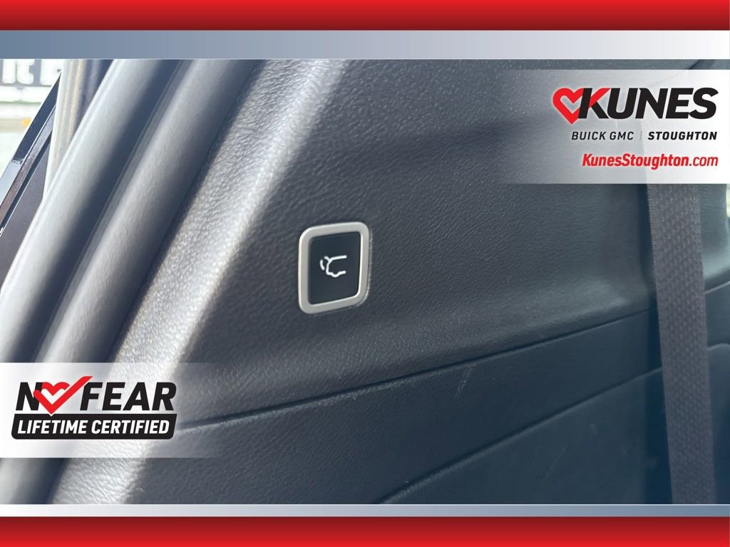 Used 2025 Chrysler Pacifica Select image 42