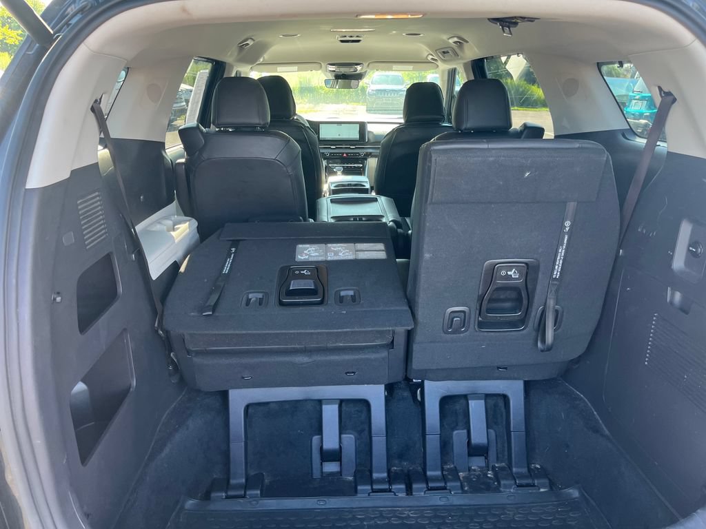 Used 2024 Kia Carnival EX FWD image 23