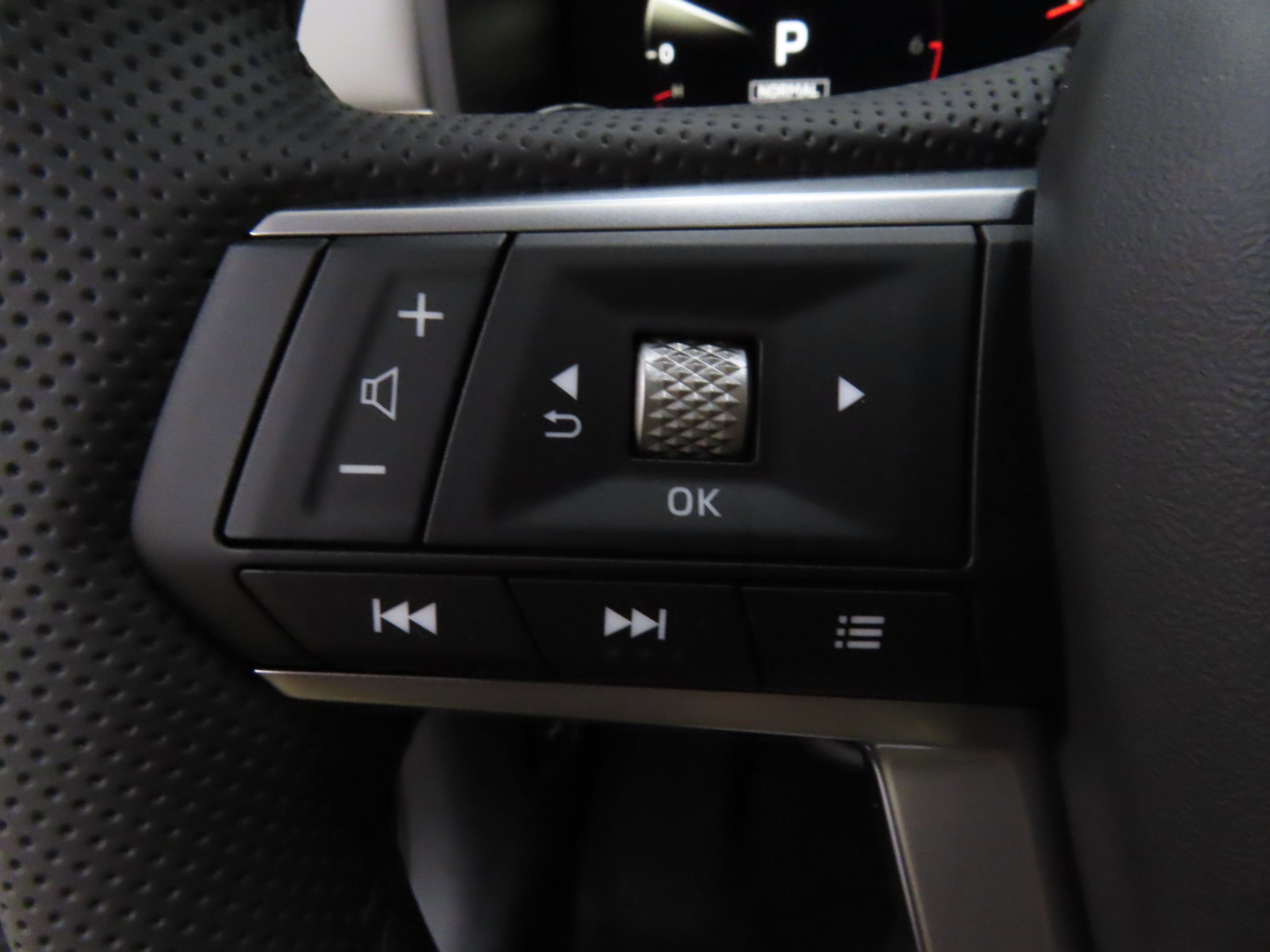 New 2025 Mitsubishi Outlander SE image 12