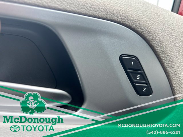 Used 2020 Chrysler Pacifica Limited w/ Advanced Safetytec Group FWD image 26