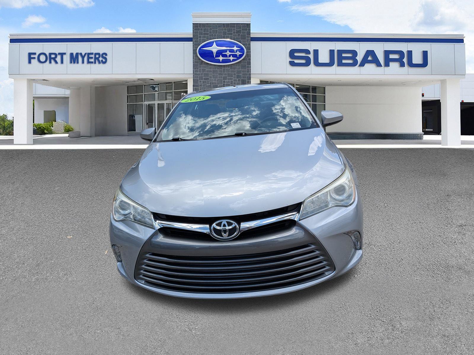 Used 2015 Toyota Camry XLE w/ Moonroof Package FWD image 10