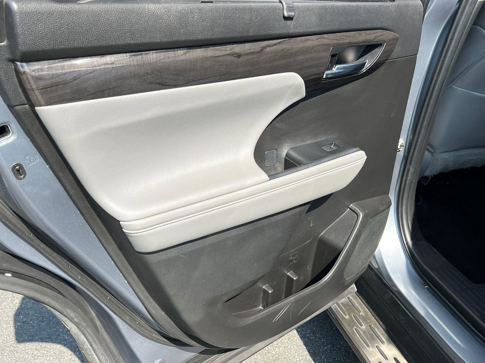 Used 2022 Toyota Highlander Limited image 23