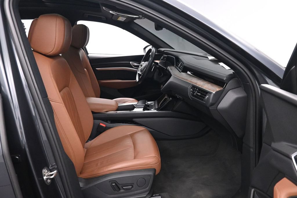 Used 2022 Audi e-tron Premium AWD/4WD image 26