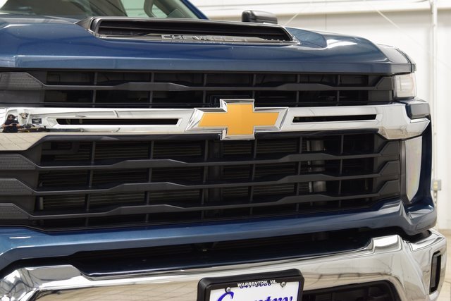 Used 2025 Chevrolet Silverado 2500 LT image 11