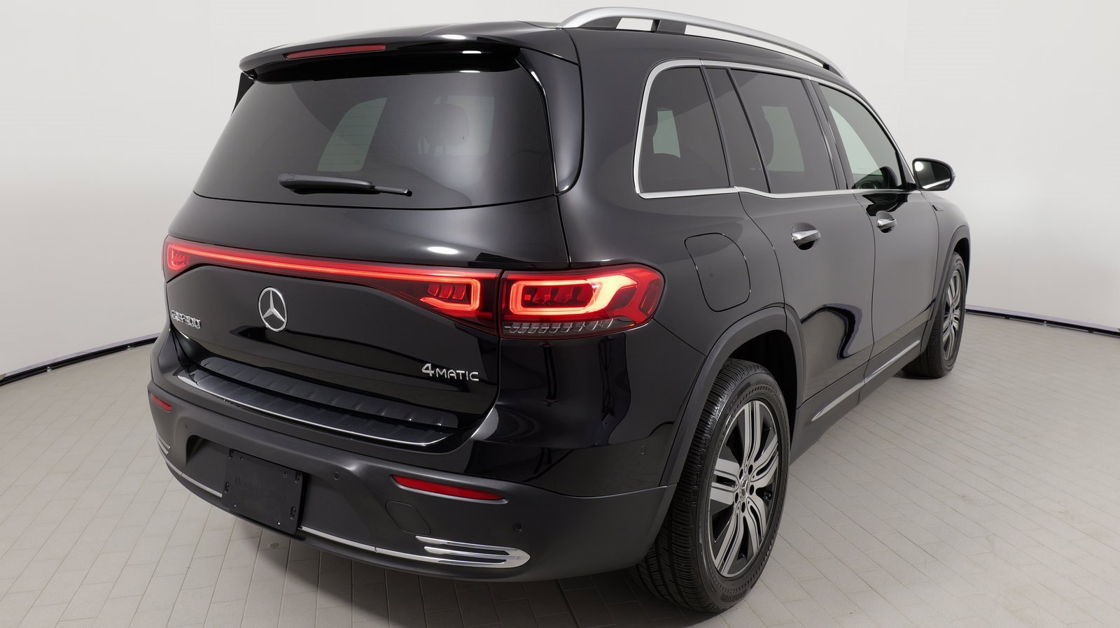 Used 2022 Mercedes-Benz EQB 300 4MATIC image 11