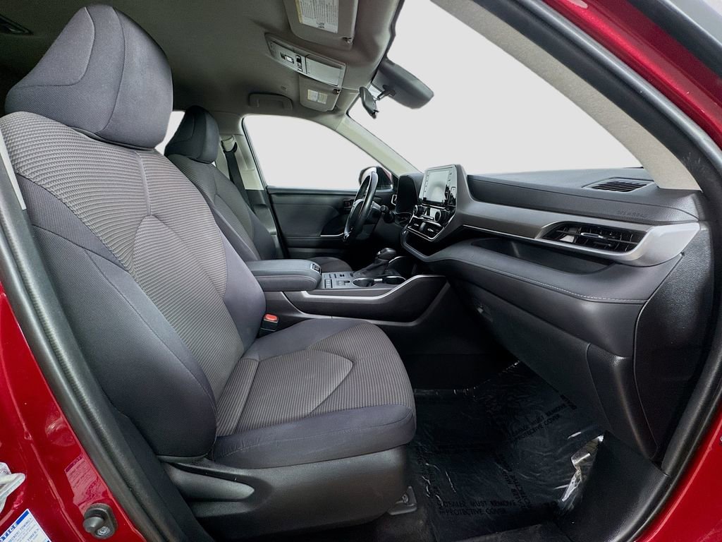 Used 2020 Toyota Highlander LE AWD/4WD image 34