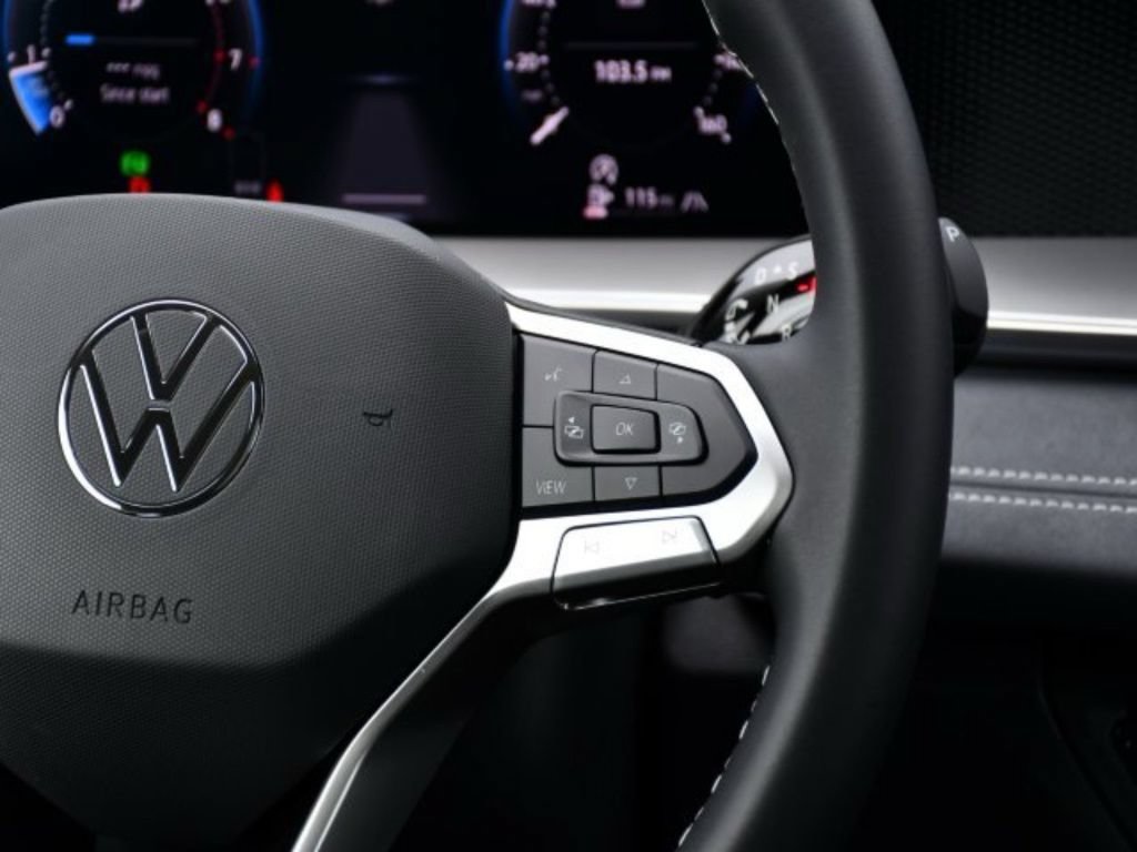 New 2025 Volkswagen Tiguan SE AWD/4WD image 22