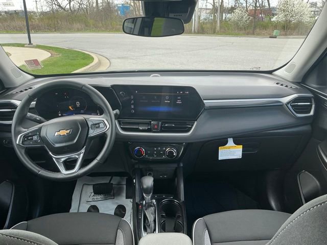 Used 2025 Chevrolet TrailBlazer LT w/ LT Cold Weather Package image 19