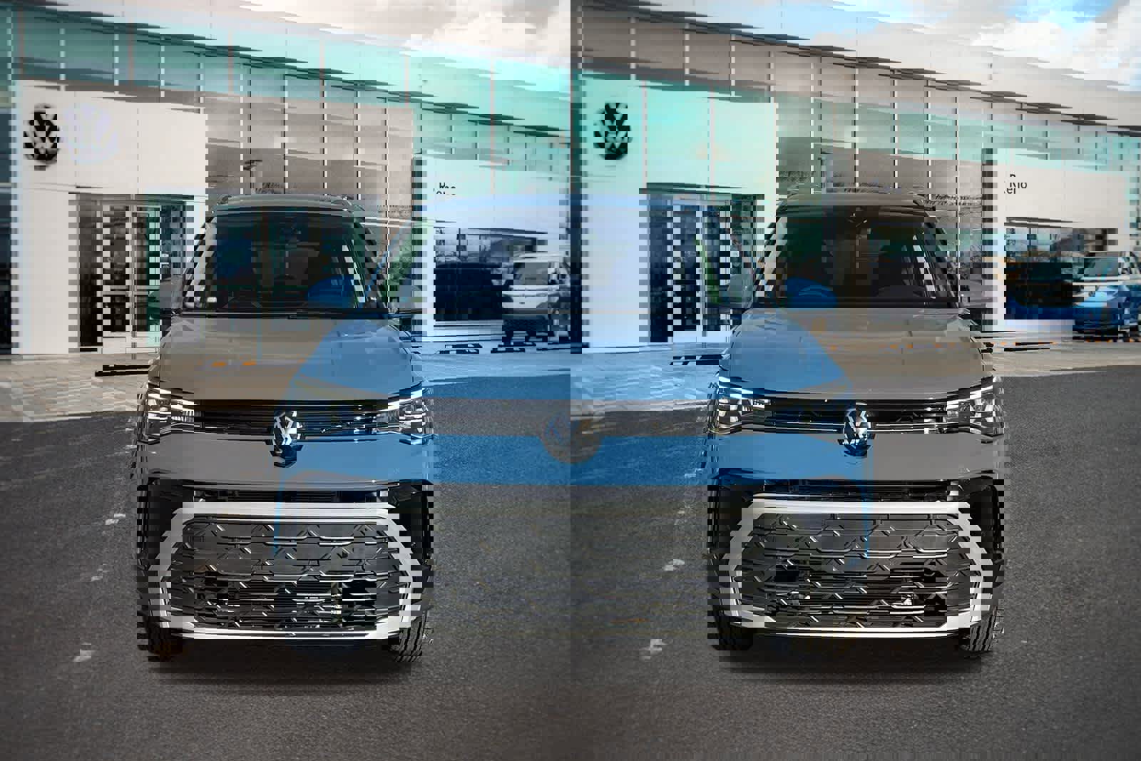 Used 2025 Volkswagen Taos SE image 2