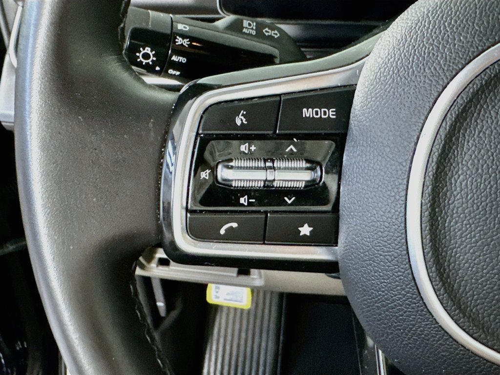 Used 2025 Kia Carnival FWD image 24