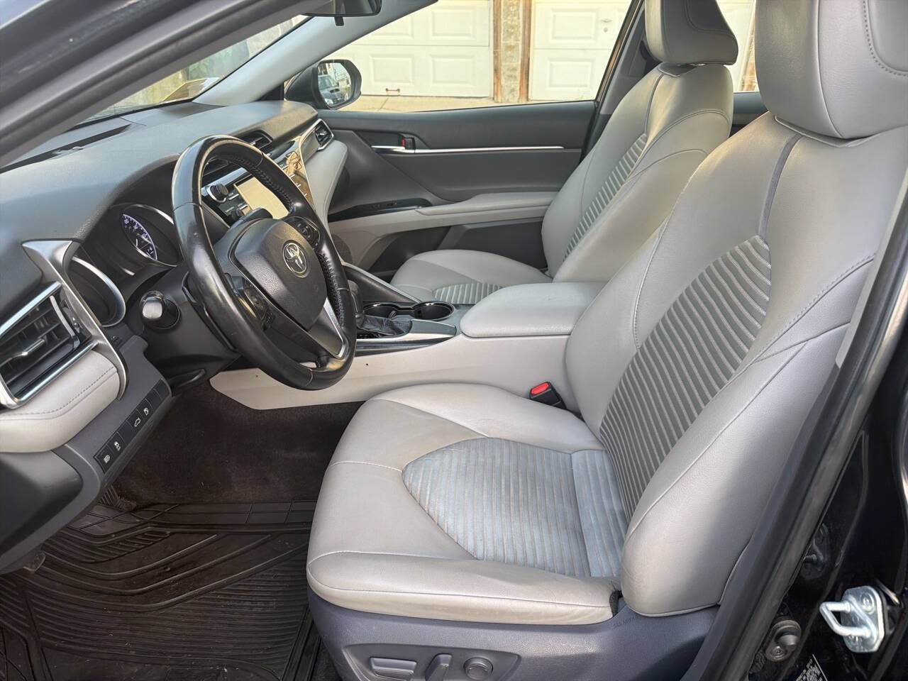 Used 2018 Toyota Camry SE FWD image 11