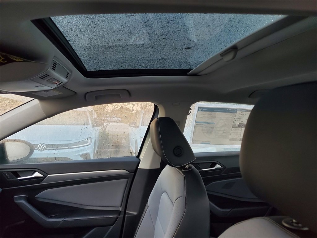 New 2025 Volkswagen Jetta SE image 8