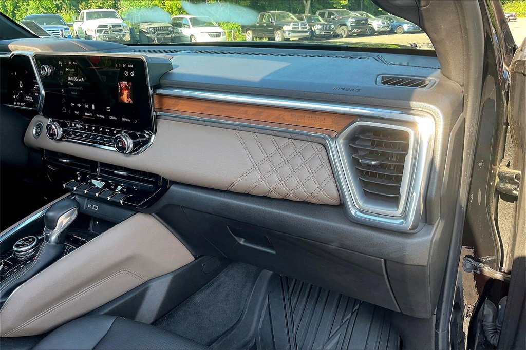 Used 2023 GMC Canyon Denali image 16