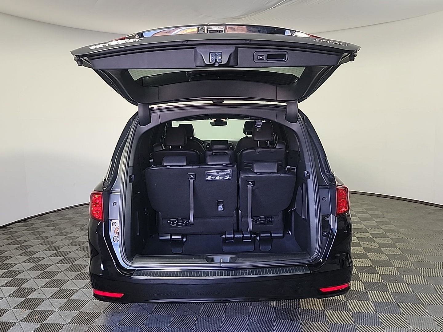 Certified 2023 Honda Odyssey Sport image 6
