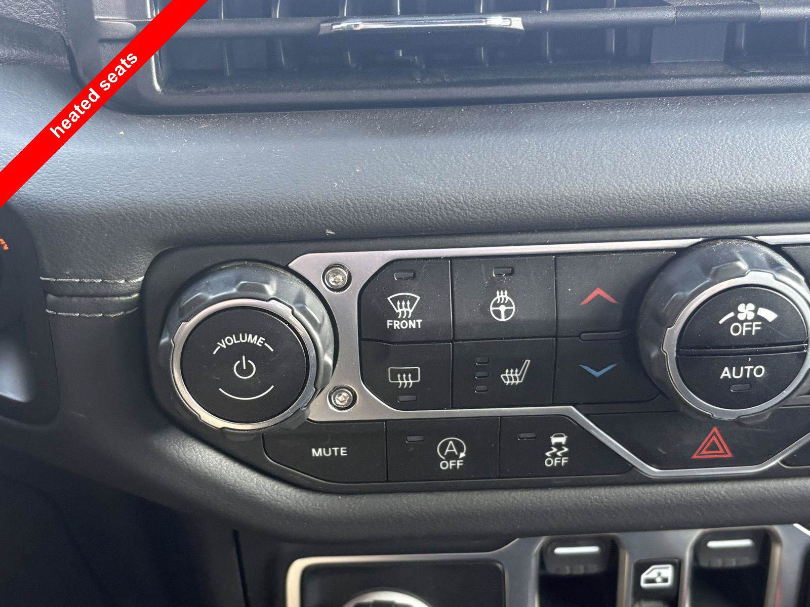 Used 2024 Jeep Gladiator Rubicon w/ Technology Group AWD/4WD image 6