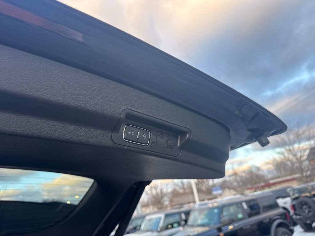 Used 2023 Ford Explorer XLT w/ Equipment Group 202A image 18