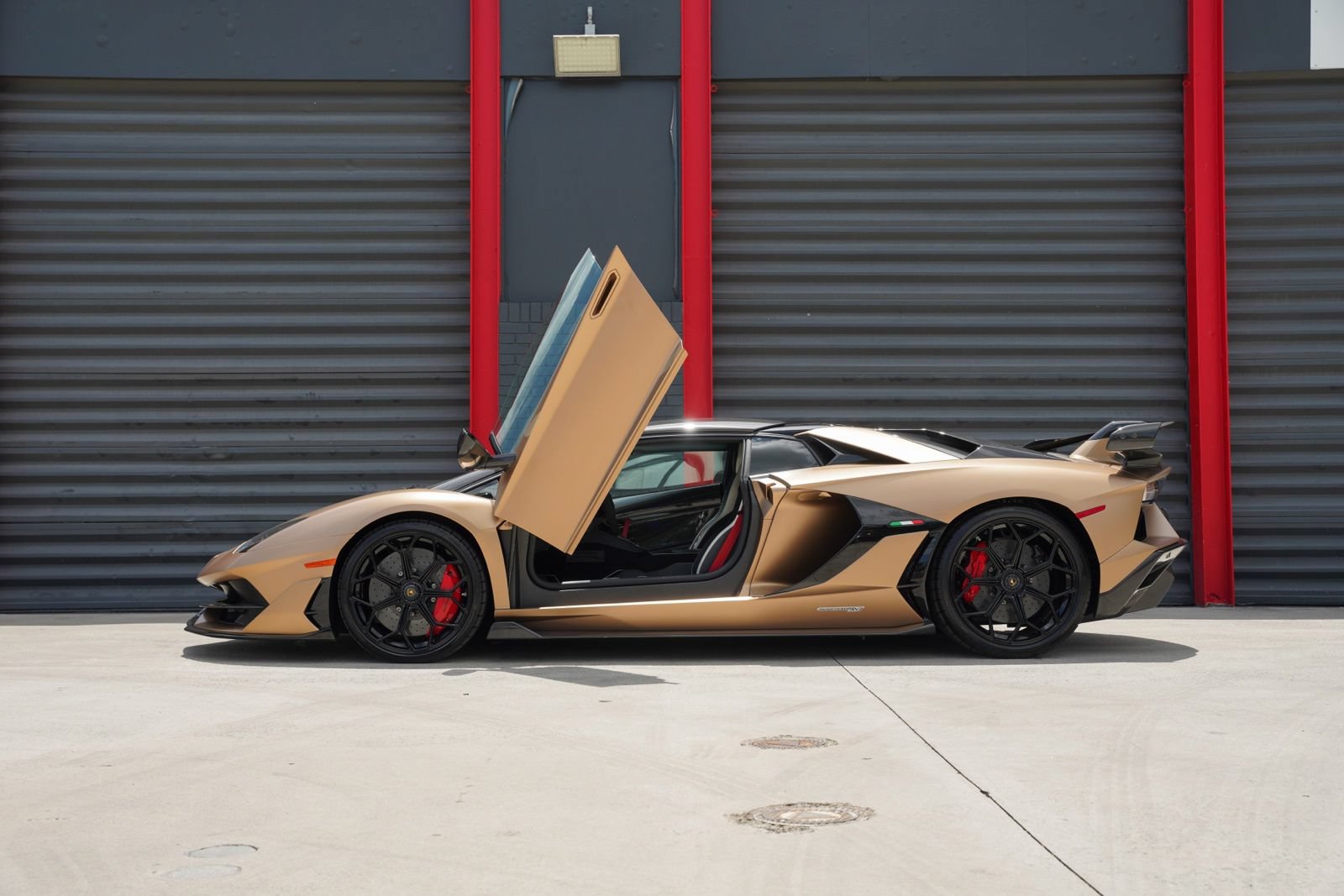 Used 2020 Lamborghini Aventador SVJ AWD/4WD image 11