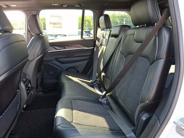 New 2027 Jeep Grand Cherokee Altitude AWD/4WD image 6