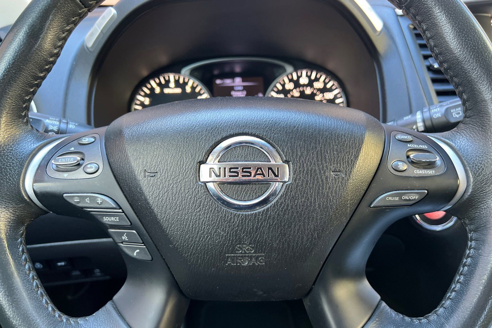 Used 2018 Nissan Pathfinder SL image 32