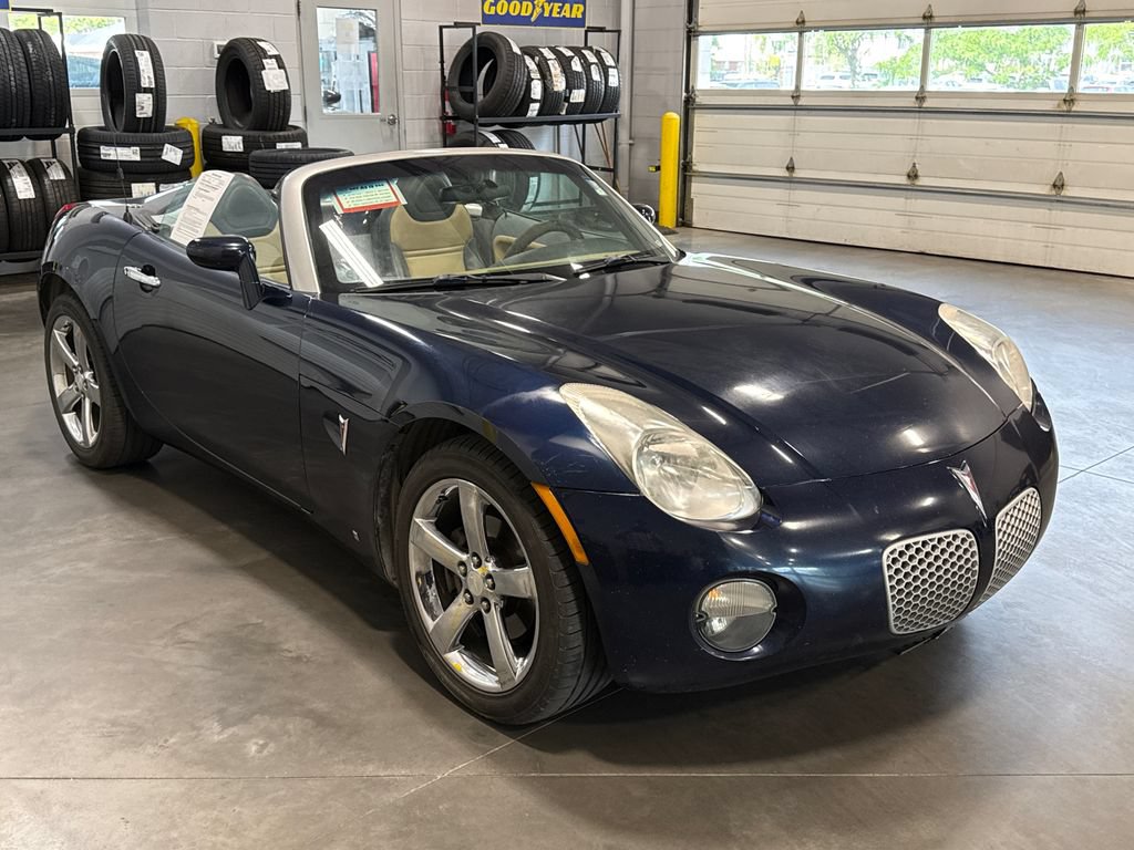 Used 2006 Pontiac Solstice Convertible w/ Premium Package RWD image 3