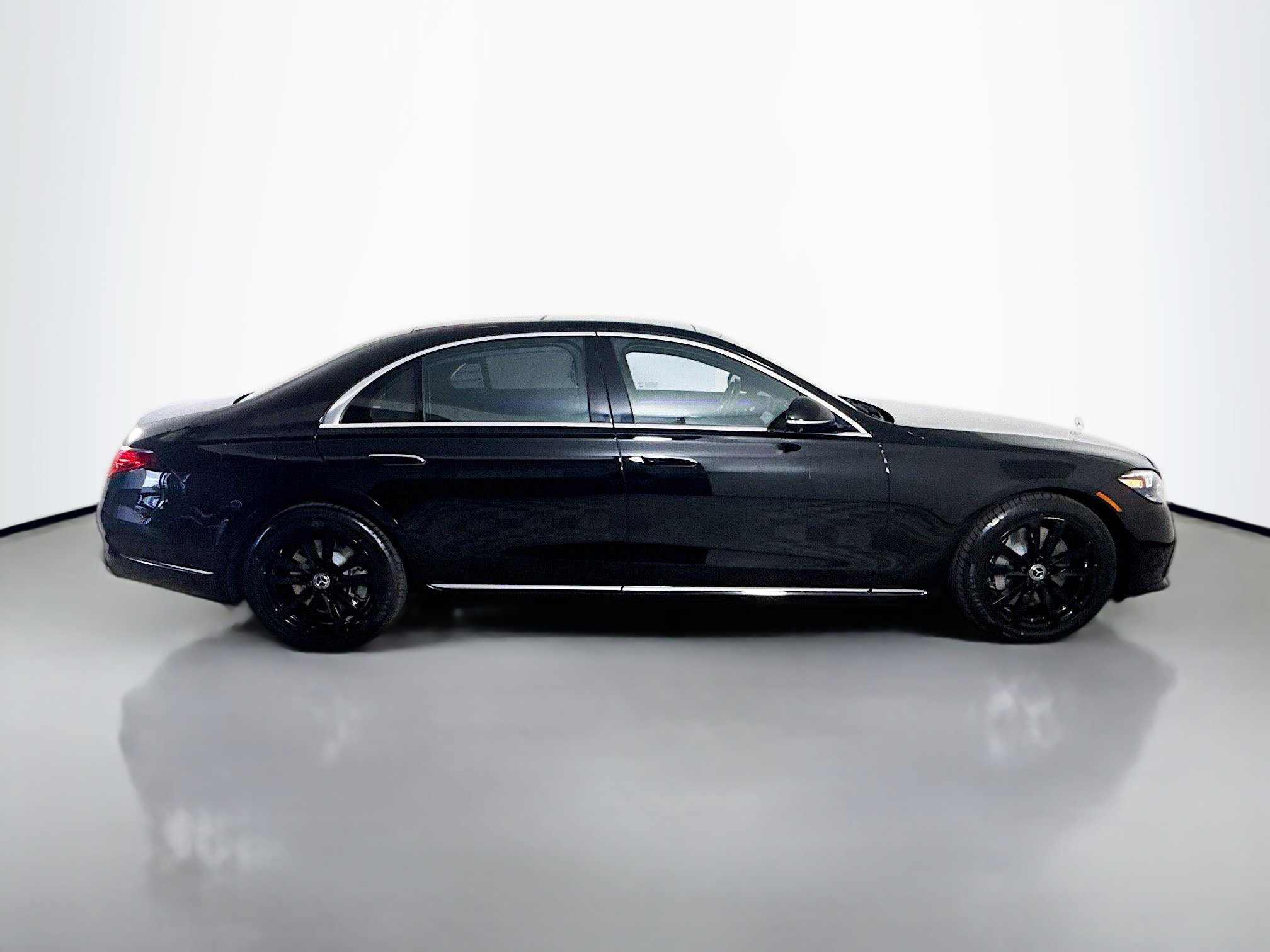 Used 2023 Mercedes-Benz S 500 4MATIC image 11