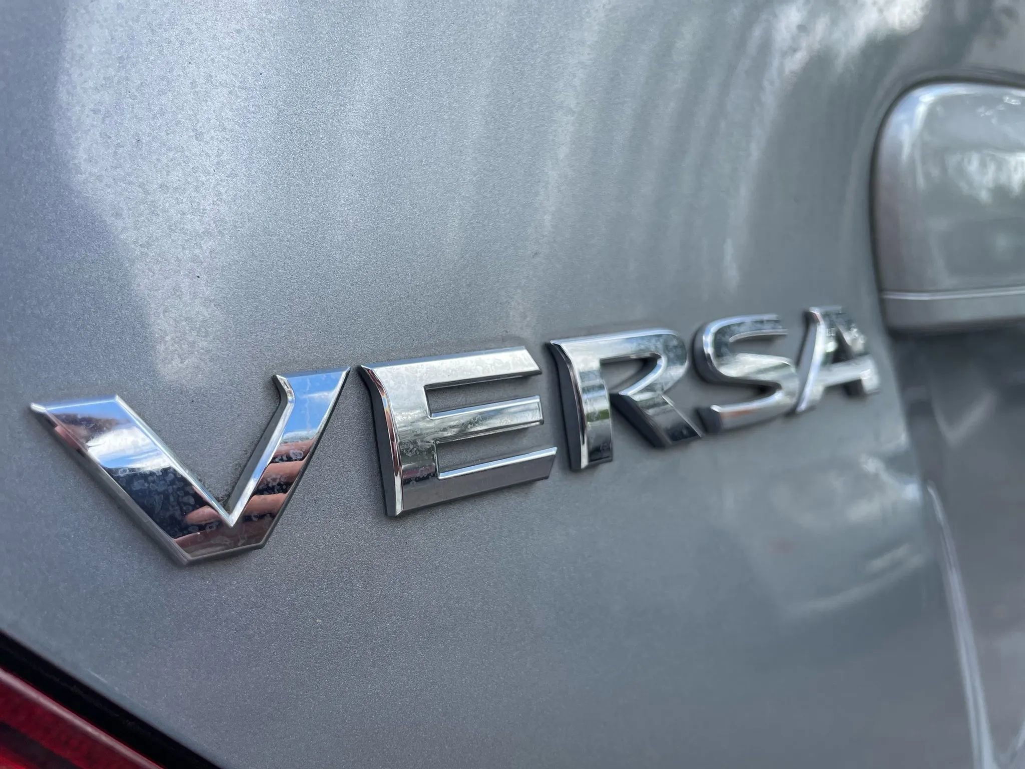 Used 2012 Nissan Versa SL image 12