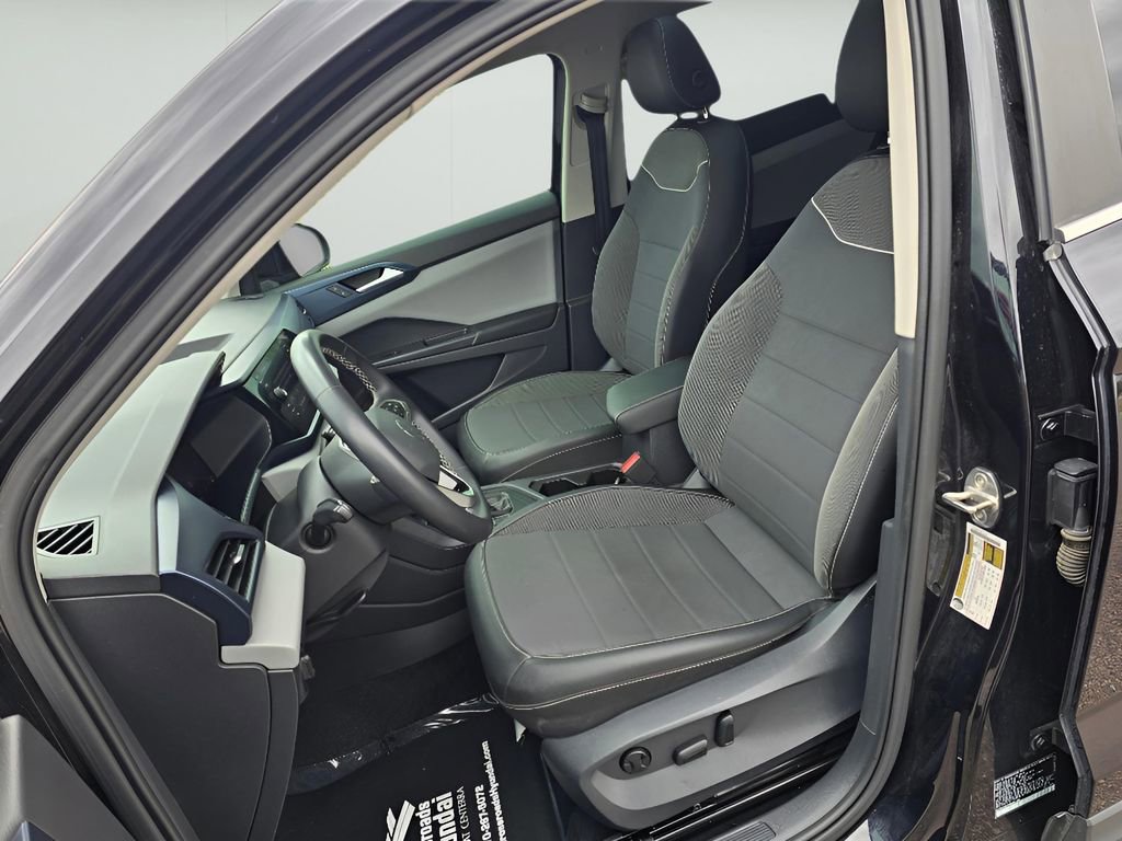 Used 2023 Volkswagen Taos SE w/ Panoramic Sunroof Package FWD image 26