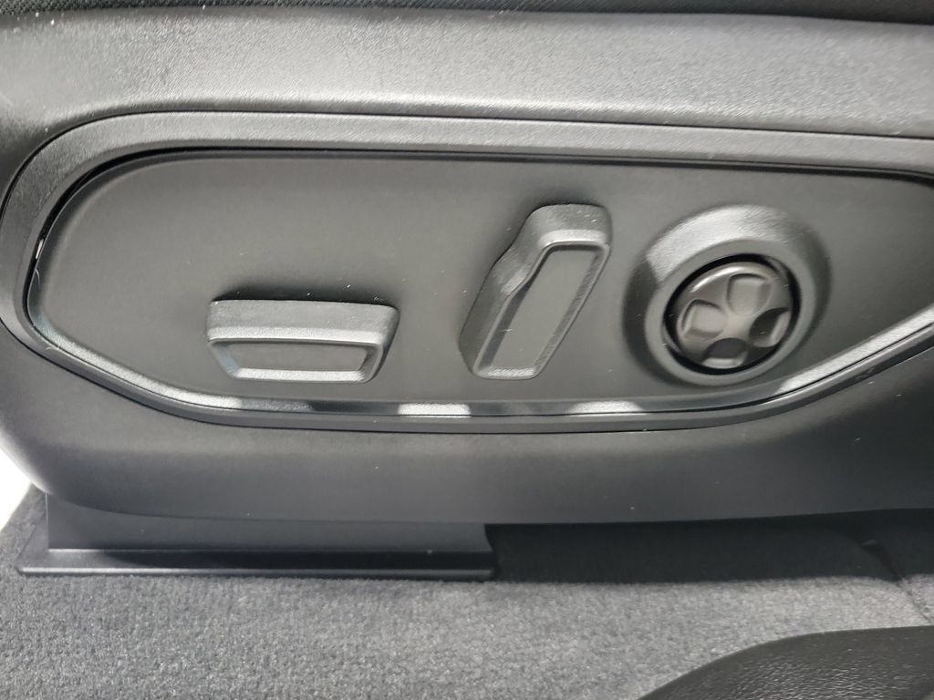 Used 2024 Jeep Grand Cherokee L Altitude AWD/4WD image 39