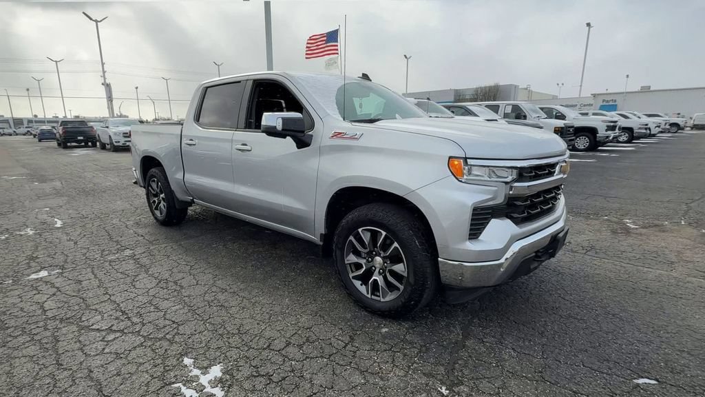 Used 2022 Chevrolet Silverado 1500 LT AWD/4WD image 2