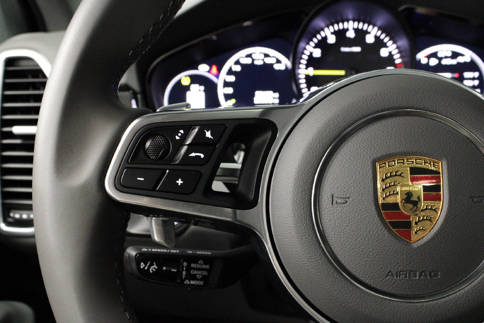 Certified 2022 Porsche Cayenne Platinum Edition AWD/4WD image 23