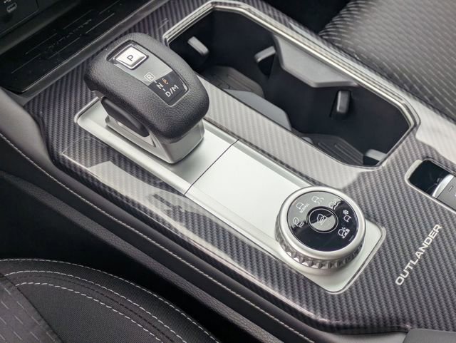 New 2025 Mitsubishi Outlander ES image 24