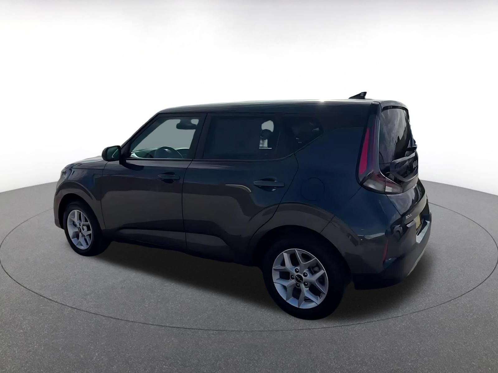 Used 2025 Kia Soul LX w/ LX Technology Package FWD image 8