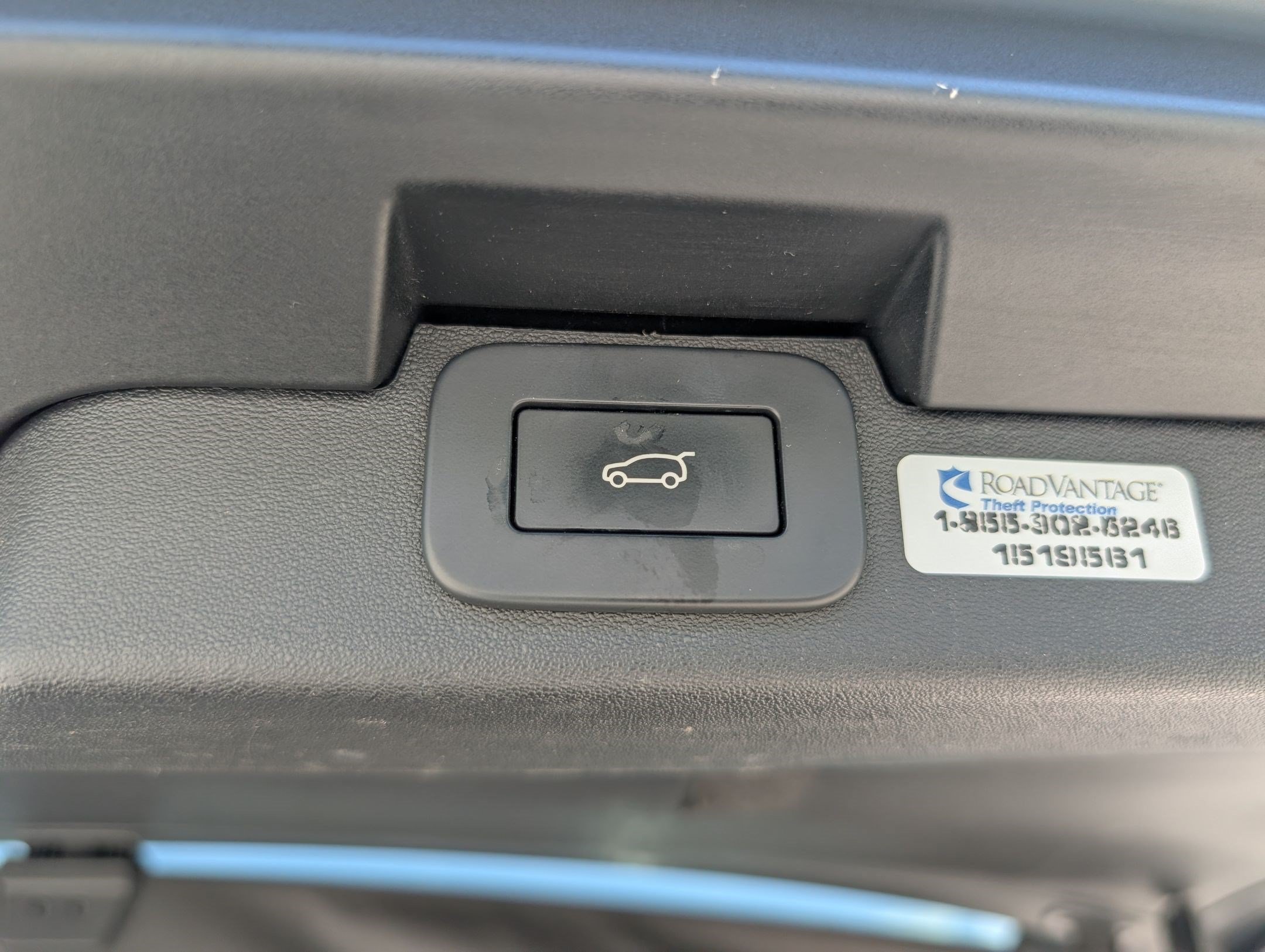 Used 2024 Land Rover Discovery S AWD/4WD image 18
