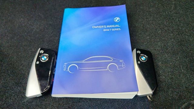 Used 2025 BMW 740i xDrive w/ Premium Package image 60