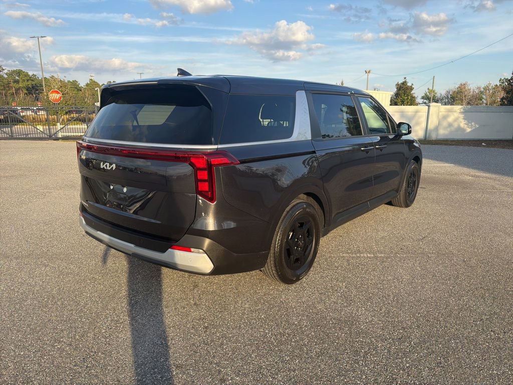Used 2025 Kia Carnival image 6