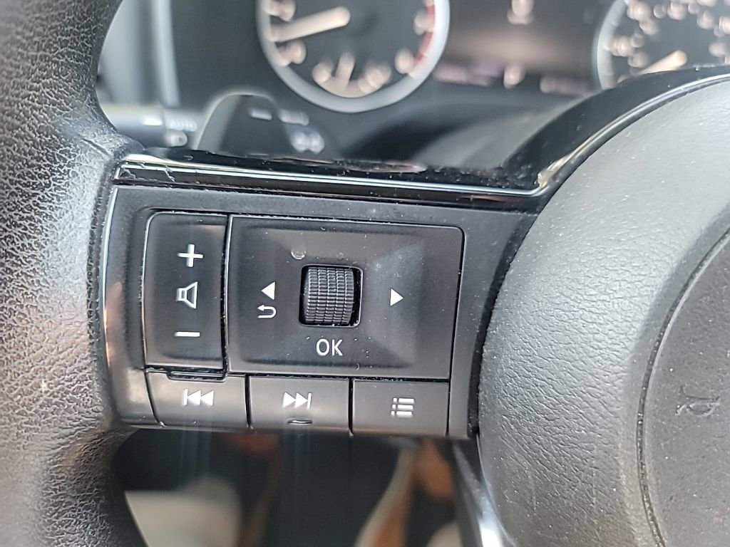 Used 2022 Nissan Rogue SV image 15