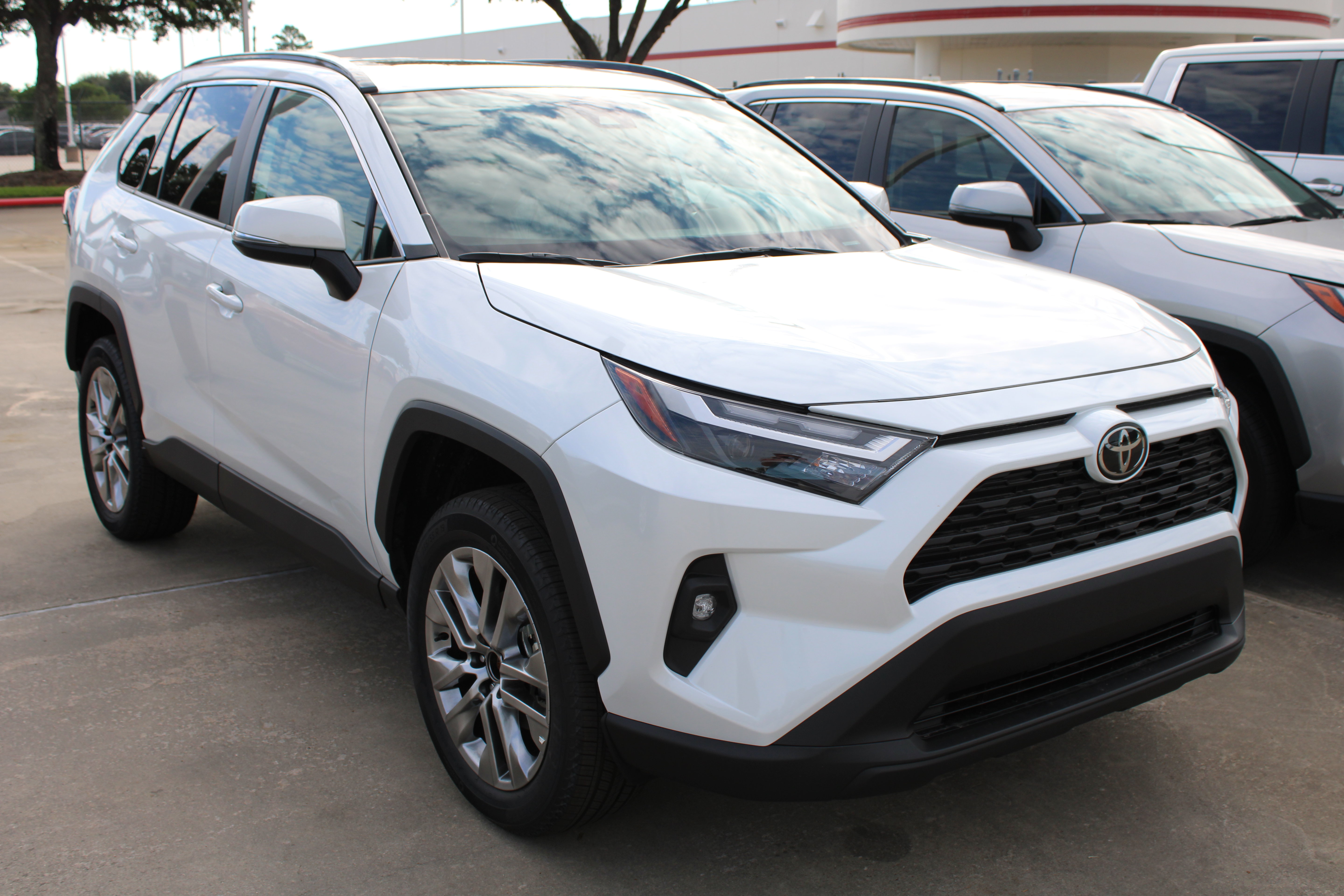 Used 2025 Toyota RAV4 XLE Premium FWD image 2