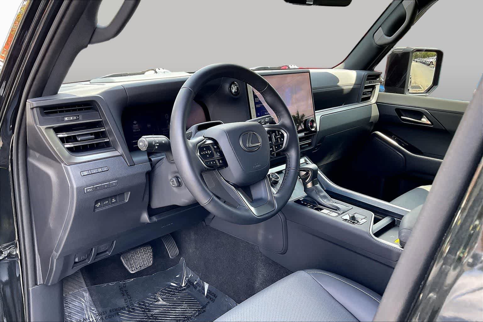 Used 2025 Lexus GX 550 w/ Cold Area Package AWD/4WD image 14