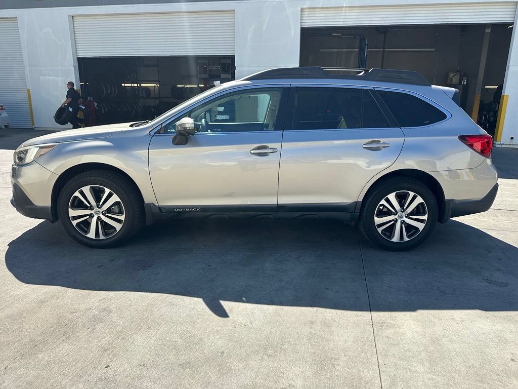Used 2018 Subaru Outback 2.5i Limited AWD/4WD image 2