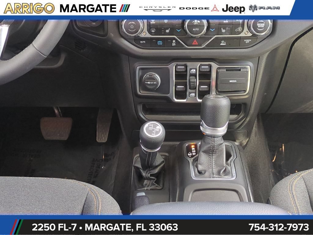 Used 2025 Jeep Wrangler Unlimited Sahara AWD/4WD image 19