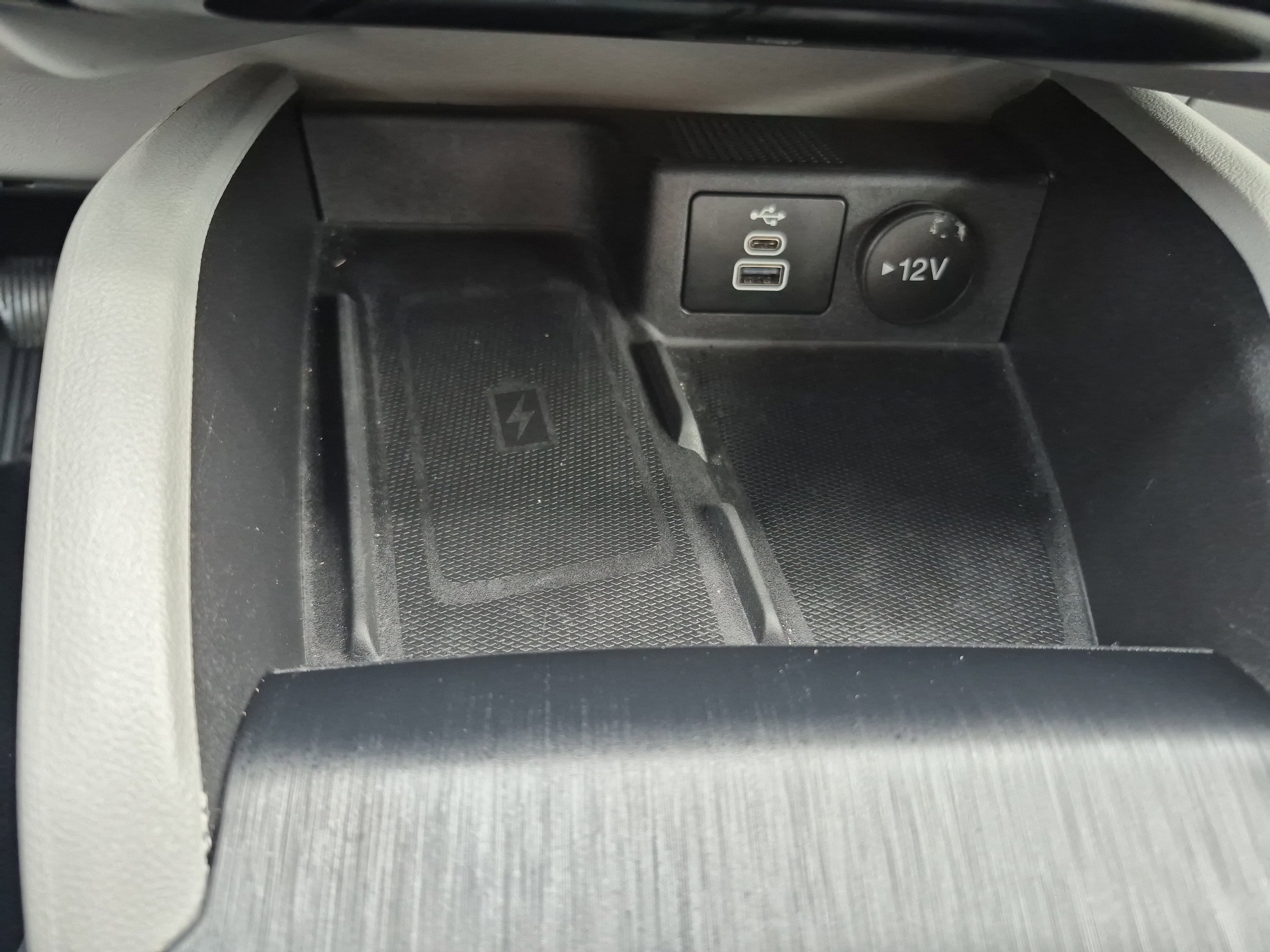 Certified 2025 Ford Escape SE w/ PHEV Premium Package FWD image 29