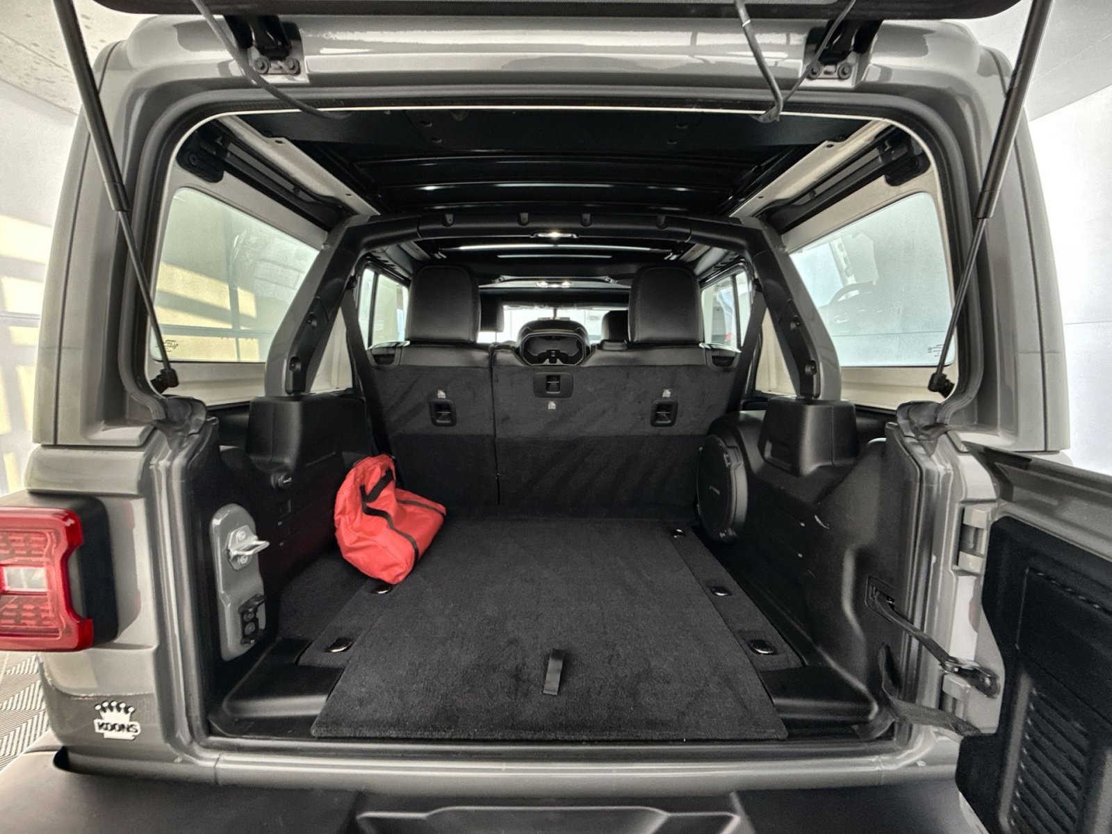 Used 2022 Jeep Wrangler Unlimited Sahara w/ LED Lighting Group image 25