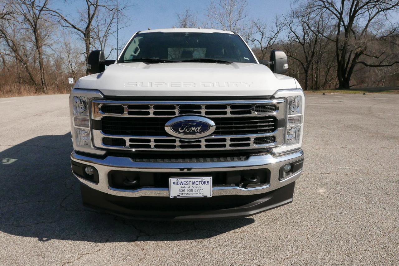Used 2023 Ford F350 XLT image 2