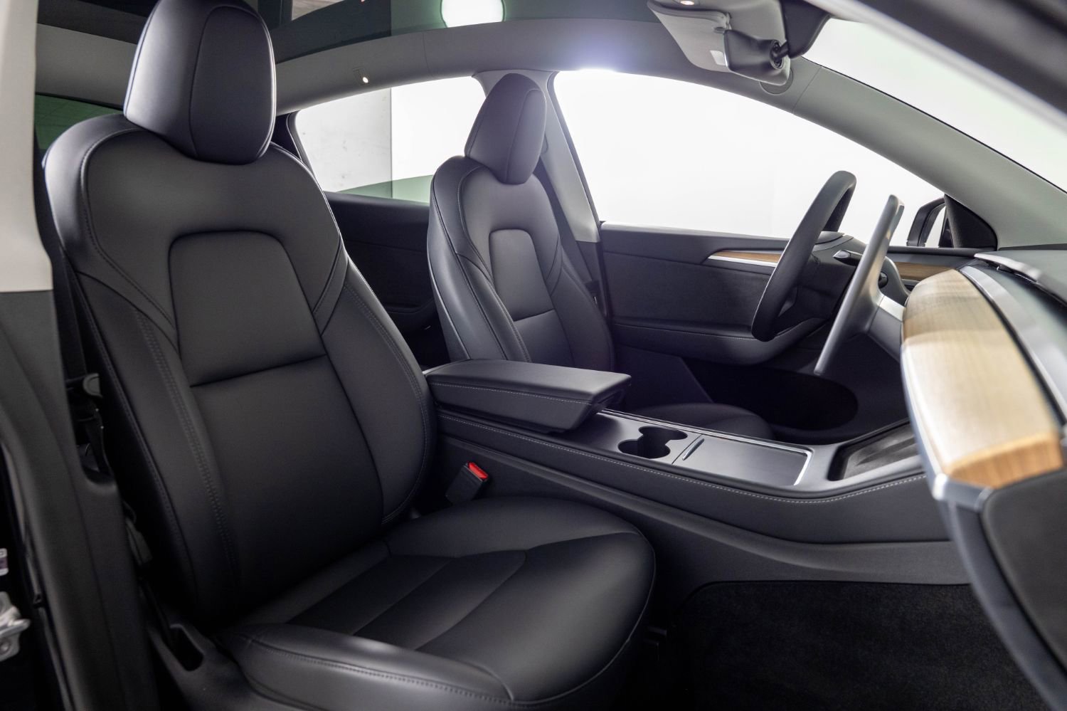 Used 2024 Tesla Model Y AWD image 29